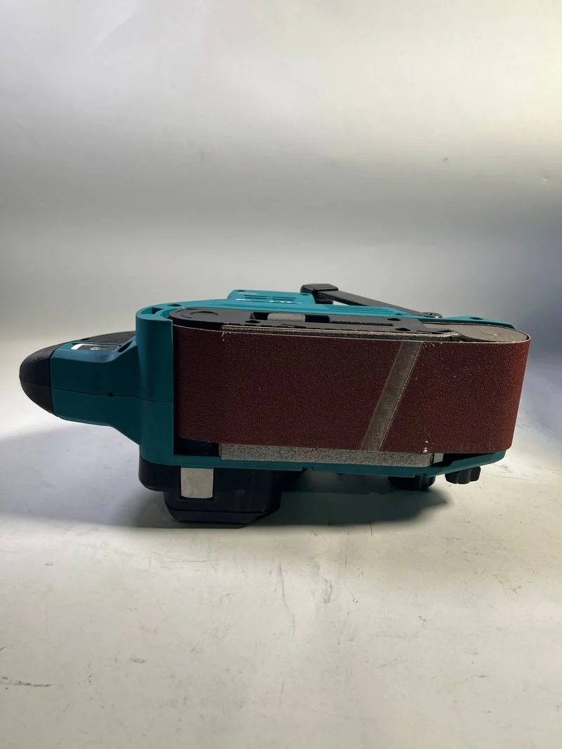 Makita BS 001 GZ Akku Bandschleifer 40 V max. 76 x 533 mm Brushless Solo - ohne Akku, ohne Ladegerät - Leicht Gebraucht