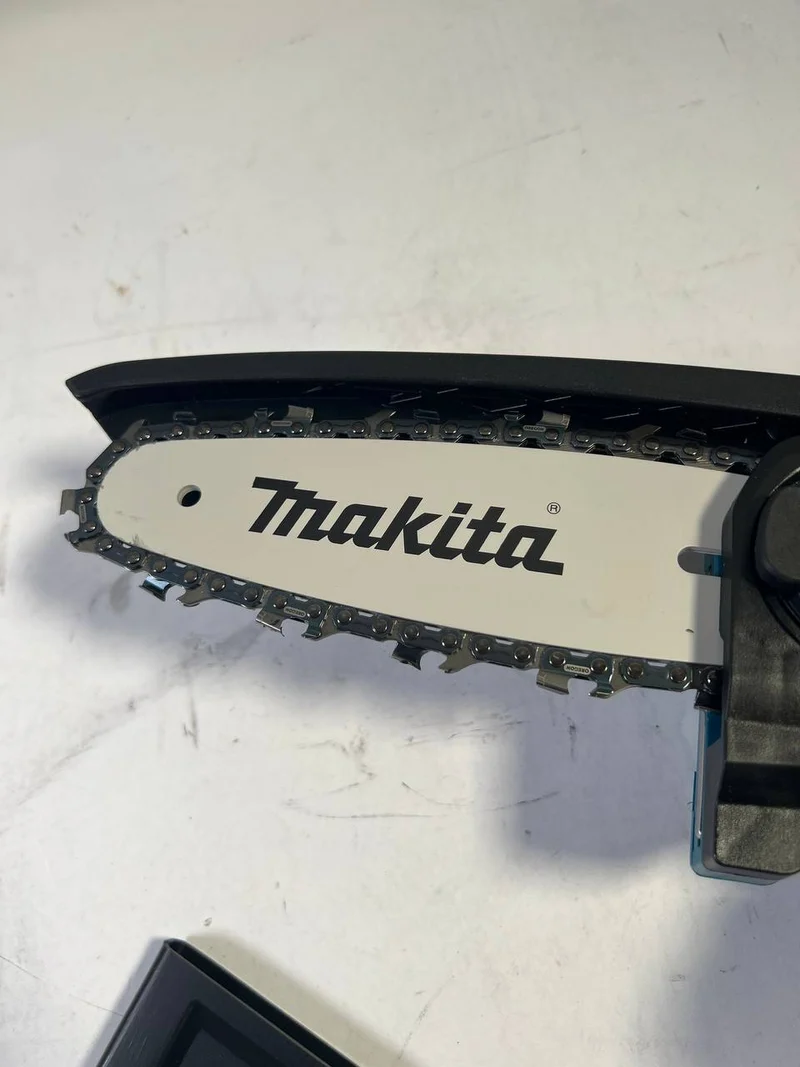 Makita DUC 150 Z Akku Kettensäge 18 V 15 cm Brushless Solo - ohne Akku, ohne Ladegerät - Gebraucht