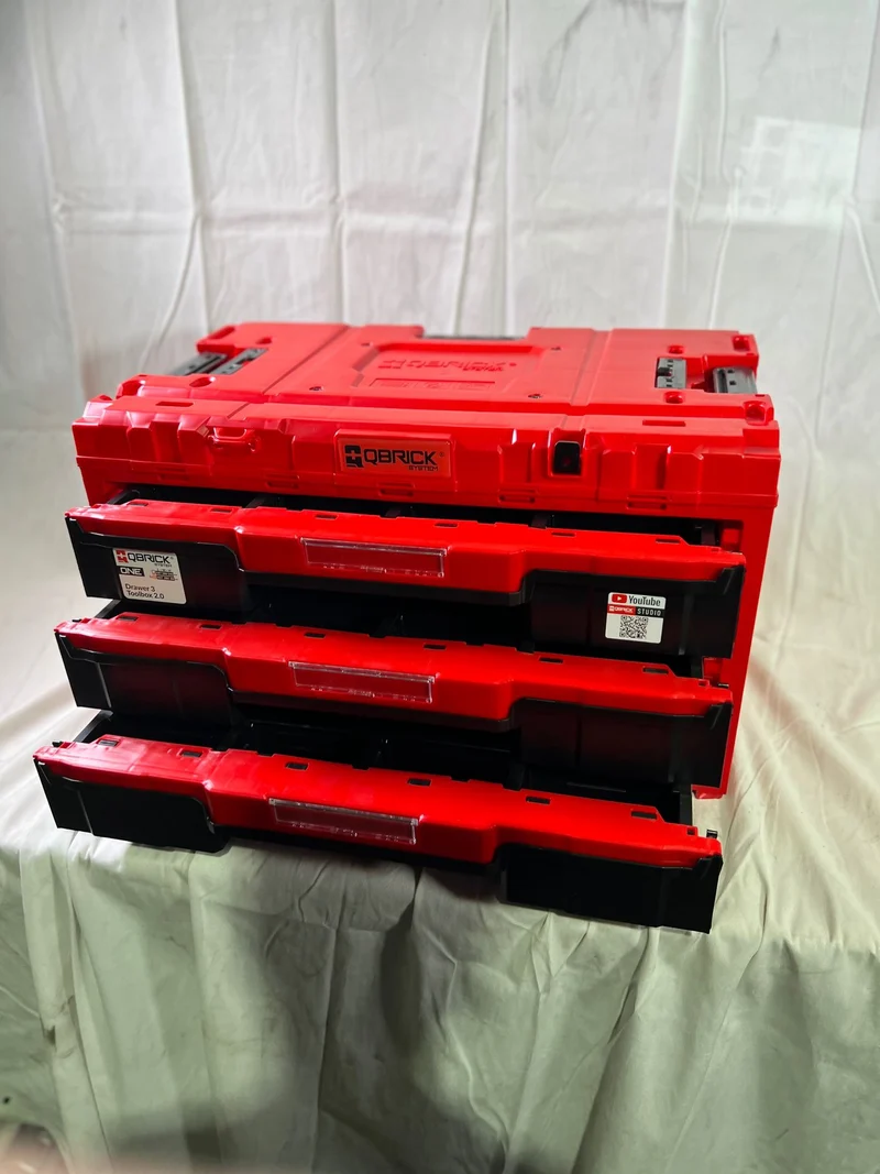 Qbrick System ONE Drawer 3 Toolbox 2.0 Red Ultra HD Werkzeugbox 587 x 380 x 340 mm 27 l mit drei Schubladen - Beschädigt