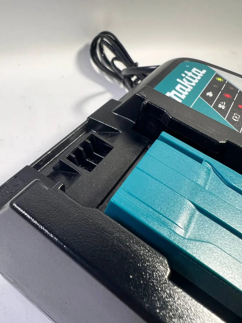 Makita DC 18 RC 7.2 V-18 V Akku Schnell Ladegerät für Li-Ion Akku - Leicht Gebraucht