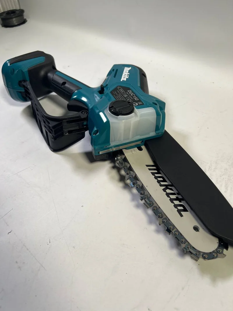 Makita DUC 150 Z01 Akku Kettensäge 18 V 15 cm Brushless Solo - Leicht Gebraucht