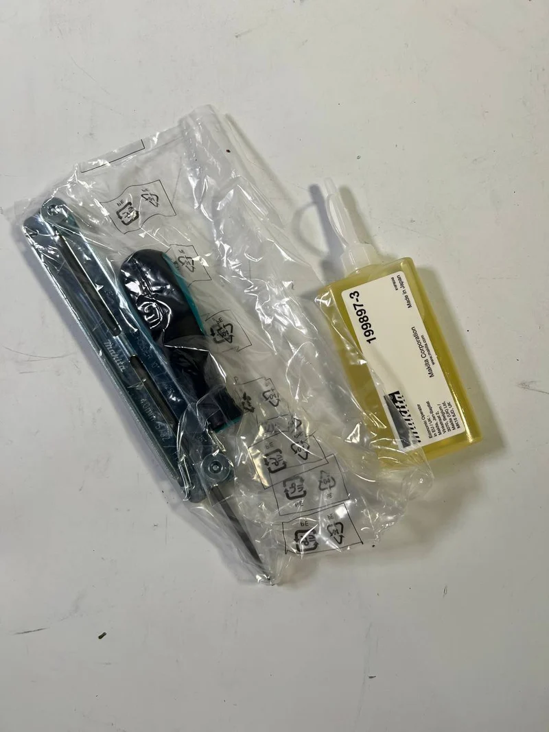 Makita DUC 150 Z01 Akku Kettensäge 18 V 15 cm Brushless Solo - Leicht Gebraucht
