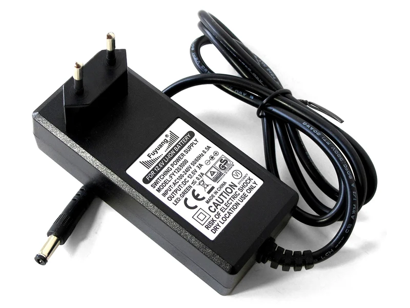 Fuyuang 10,8V-11,1V (12,6V) Li-Ion-Ladegerät 3S + DC-Plug (5,5mm-2,1mm)
