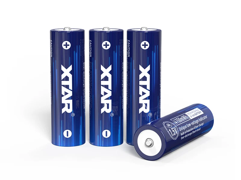Xtar L4 – Ladegerät, incl. 4x AA (Mignon) LR6 1,5V Li-Ion Akkus mit Akku-Wechselanzeige