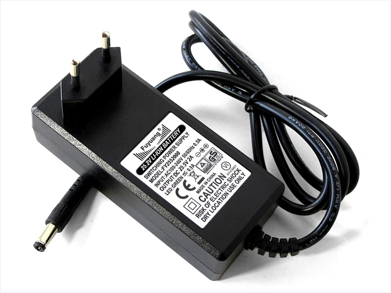 Fuyuang 21,6V - 22,2V (25,5V) Li-Ion-Ladegerät 6S + DC-Plug (5,5mm-2,1mm)