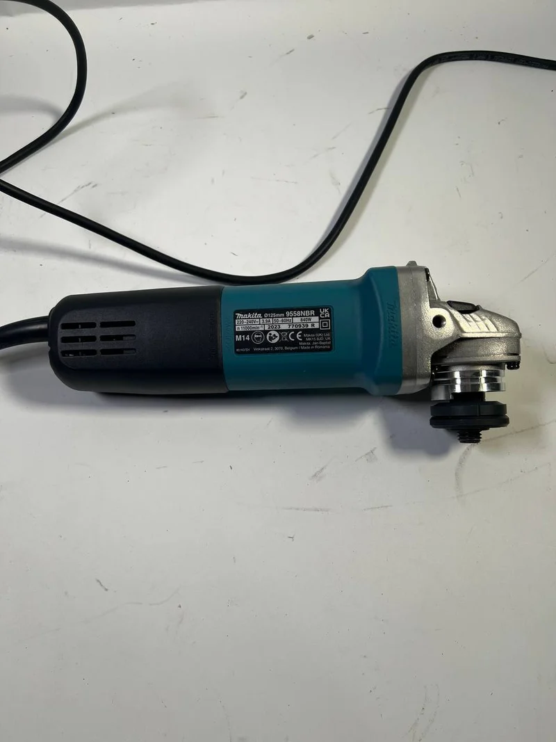Makita 9558 HNRX1 Winkelschleifer 840 Watt 125 x 22,23 mm 11.000 U/min - Leicht Gebraucht