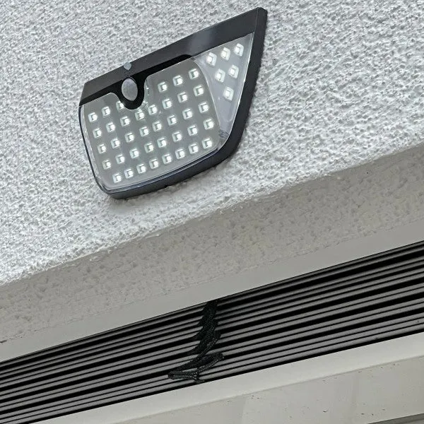 AccuCell Wandlicht LED Solar Sicherheitslicht inkl. 18650 Li-ion Akku mit Solarpanel