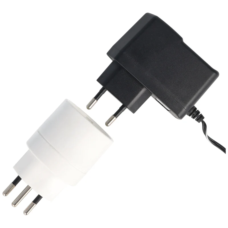 AccuCell Schweiz-Adapter weiss von Schukokupplung auf schweizer Stecker 230 Volt mit Erdleiter und 10A