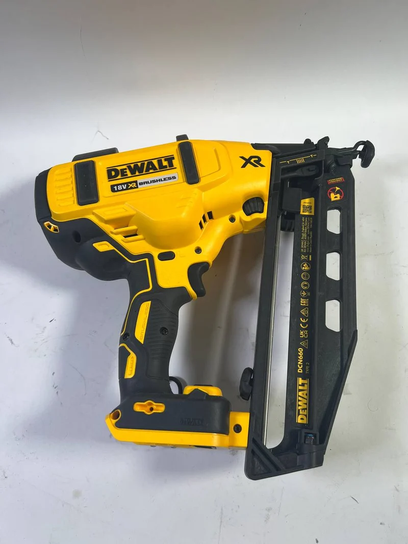 DeWalt DCN 660 N Akku Nagler 18V 32 - 63mm Brushless Solo - „Herstellergeprüft & überholt“