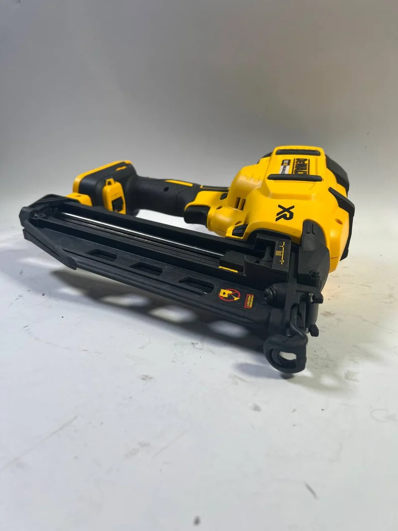 DeWalt DCN 660 N Akku Nagler 18V 32 - 63mm Brushless Solo - „Herstellergeprüft & überholt“