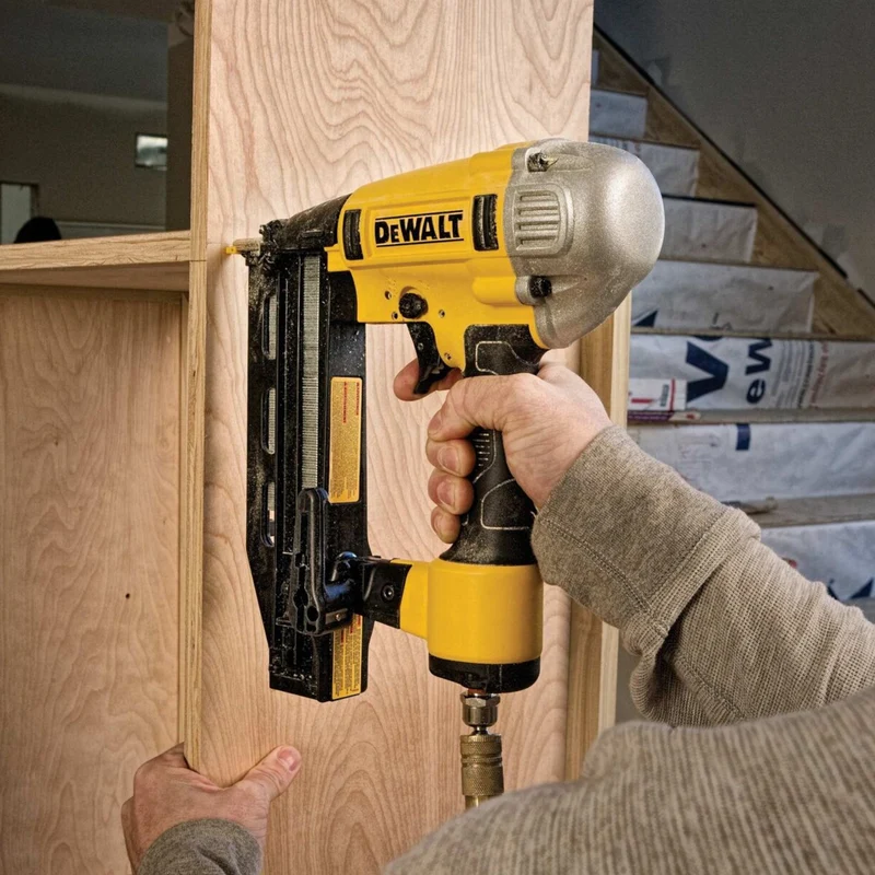 DeWalt DPN 1664 PP Druckluft Stauchkopfnagler 18 - 64 mm + Koffer