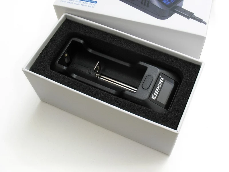 Keeppower L1 - V2 intelligentes LCD-Ladegerät für Li-Ion-Akkus