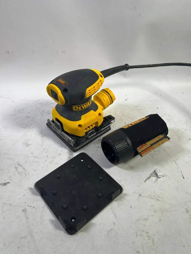 DeWalt DWE 6411-QS Schwingschleifer 230 Watt Klettfix 108 x 115 mm + Staubsack - Gebraucht