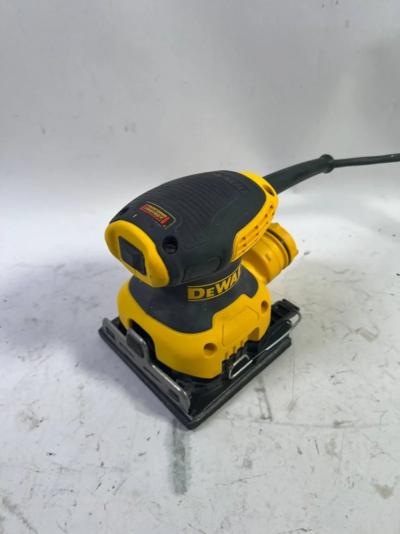 DeWalt DWE 6411-QS Schwingschleifer 230 Watt Klettfix 108 x 115 mm + Staubsack - Gebraucht