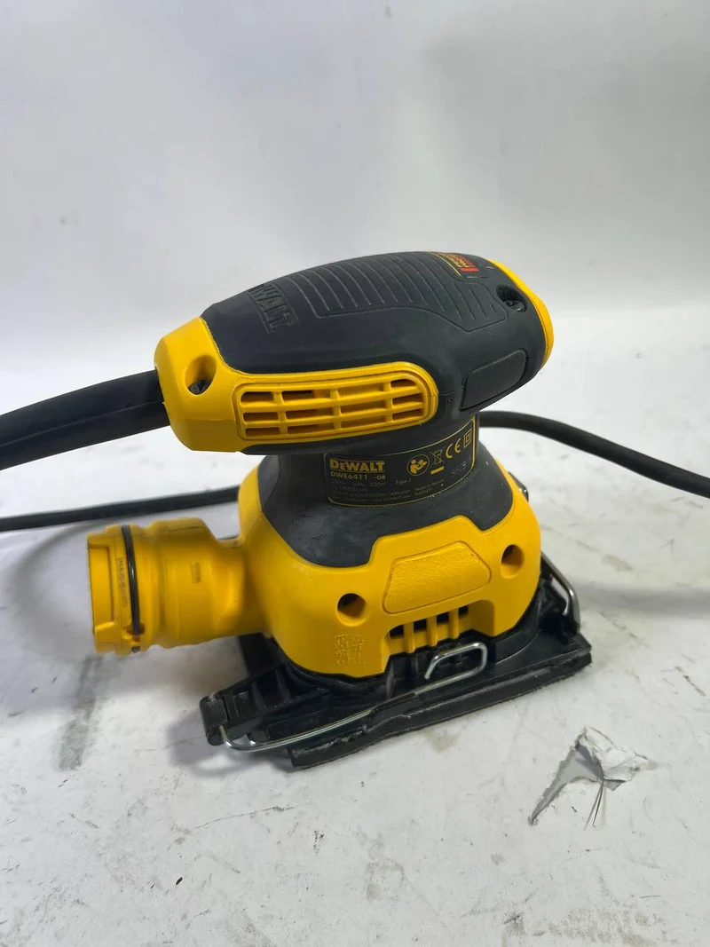 DeWalt DWE 6411-QS Schwingschleifer 230 Watt Klettfix 108 x 115 mm + Staubsack - Gebraucht