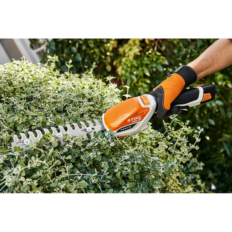 Stihl Akku-Strauchschere HSA 26 / mit Akku AS 2 und Ladegerät AL1