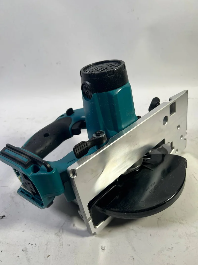 Makita DSS 611 Z 18V Li-Ion Akku Handkreissäge - Leicht Gebraucht