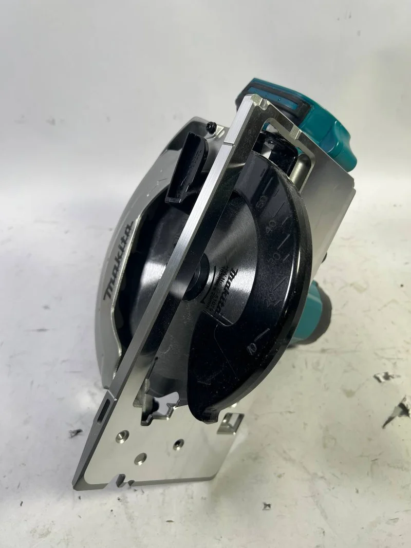 Makita DSS 611 Z 18V Li-Ion Akku Handkreissäge - Leicht Gebraucht