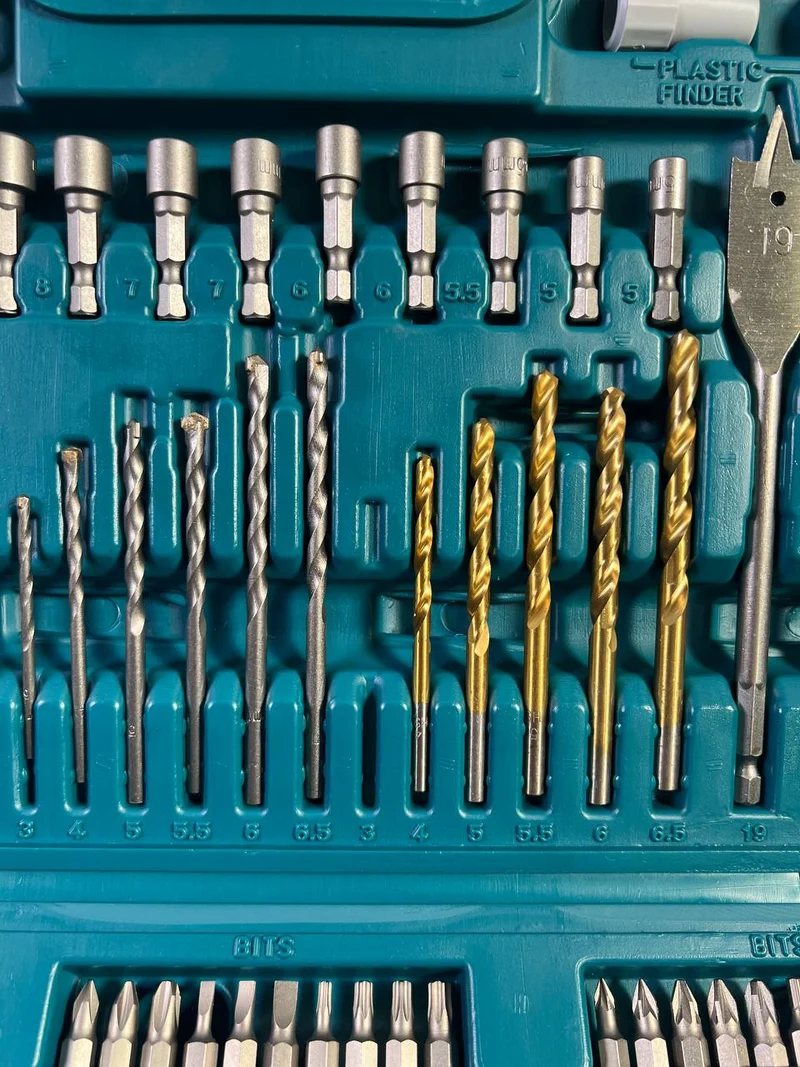 Makita Bit und Bohrer Set 99 teilig ( P-67832 ) - Unvollständig