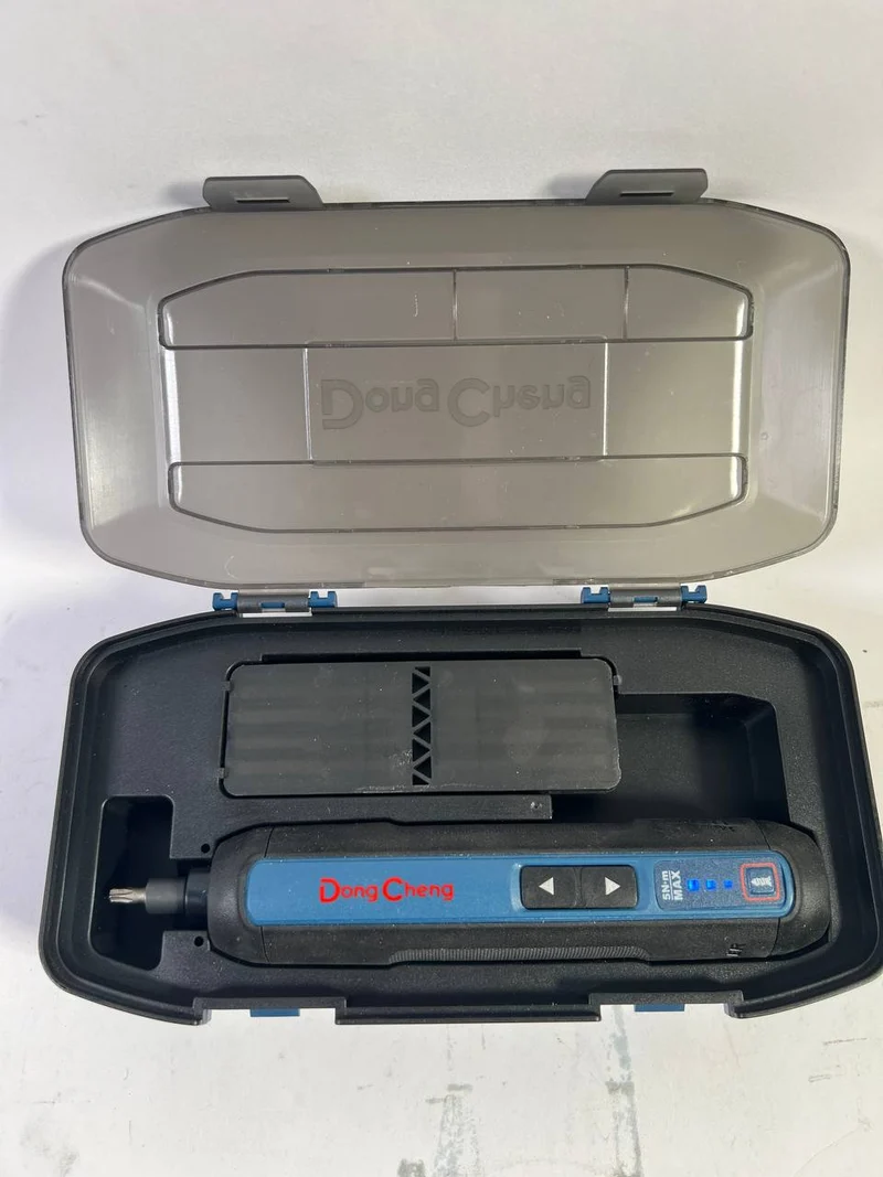 DongCheng Mini Akkuschrauber, 4V Akkuschrauber klein, 2000 mAh Lithium-Ionen-Akku, 3 Drehmoment, max. 5Nm, LED-Licht, 8-tlg. - Neuwertig