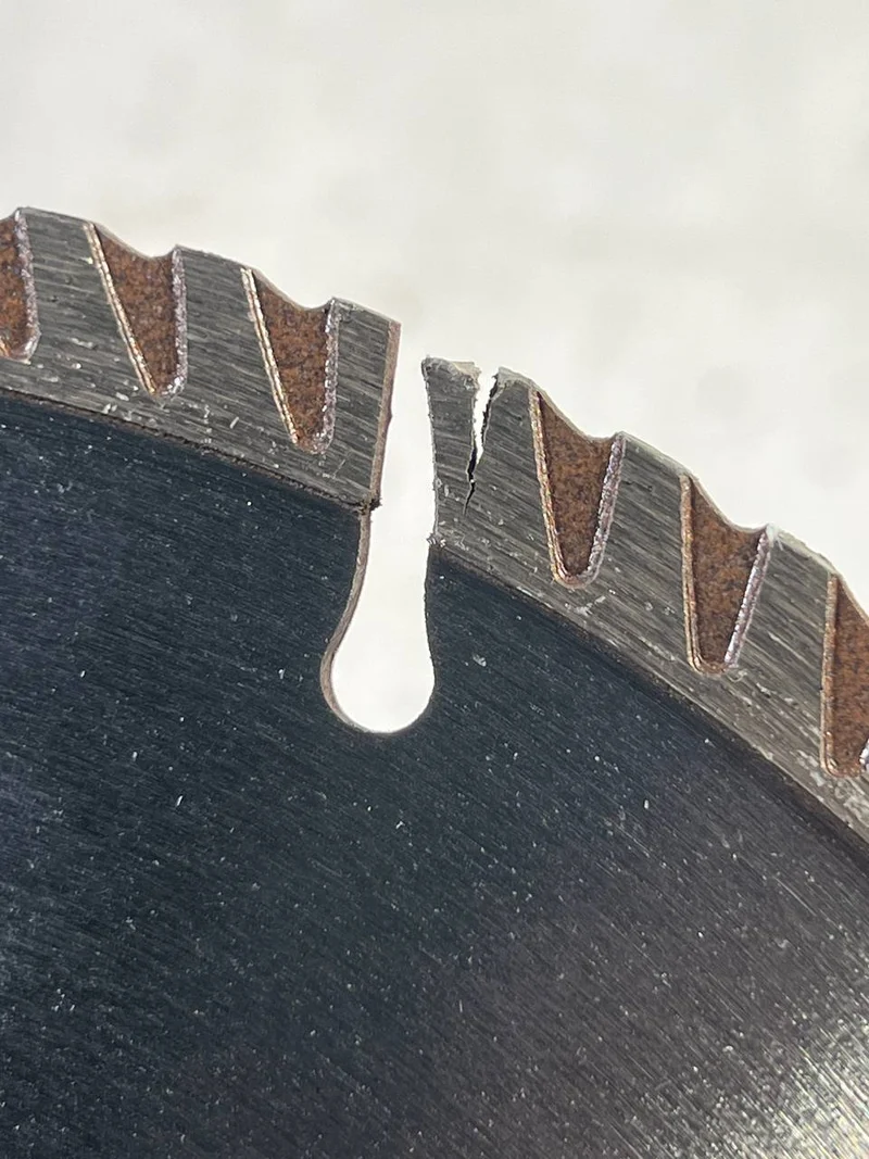 Bosch Standard Universal Diamant Trennscheibe 230 x 22,23 mm 1 Stk. ( 2608615065 ) für Beton - Beschädigt