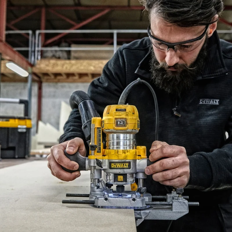 DeWalt D 26204 K Mulitfunktionsfräse 900 Watt 8 mm + Koffer