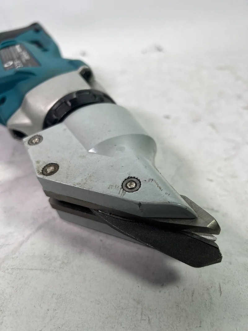 Makita DJS 200 Z Akku Blechschere 18 V Brushless Solo - Gebraucht
