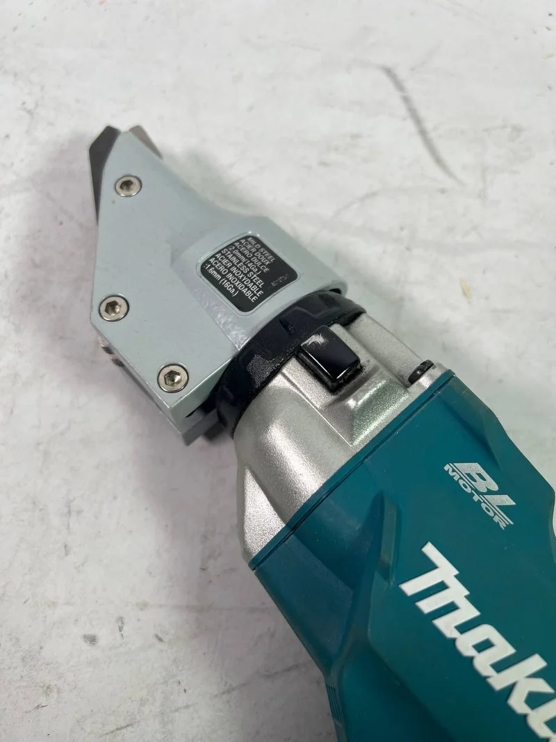 Makita DJS 200 Z Akku Blechschere 18 V Brushless Solo - Gebraucht