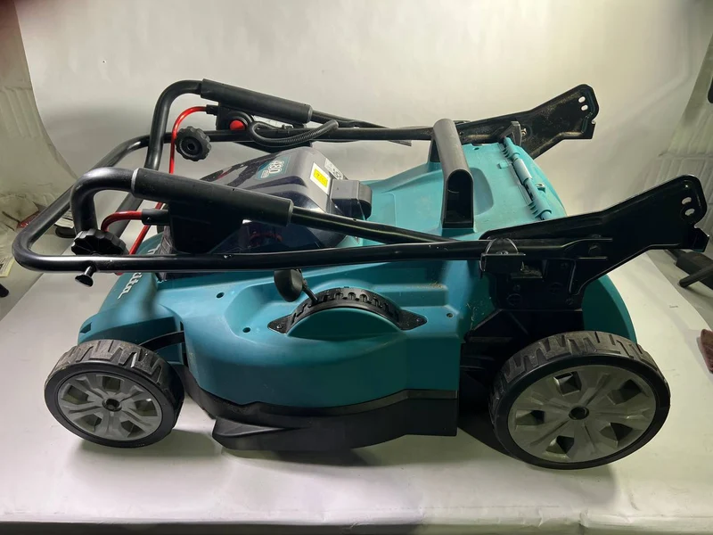 Makita DLM 480 Z Akku Rasenmäher 36 V ( 2x 18 V ) 48 cm 62 l Solo - Neuwertig