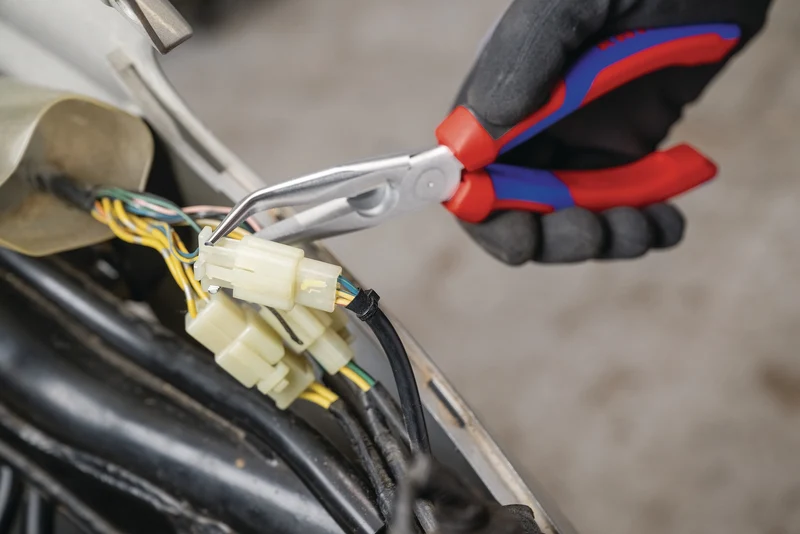 KNIPEX Flachrundzange 200 mm verchromt, 40° gewinkelt, Comfort-Griff – Storchenschnabelzange mit Schneide