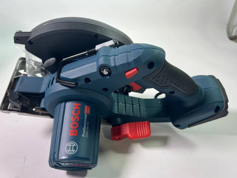 Bosch GKM 18V-50 Professional Akku Metall Handkreissäge 18 V 136 mm ( 06016B8001 ) Brushless + L-Boxx - Leicht Gebraucht
