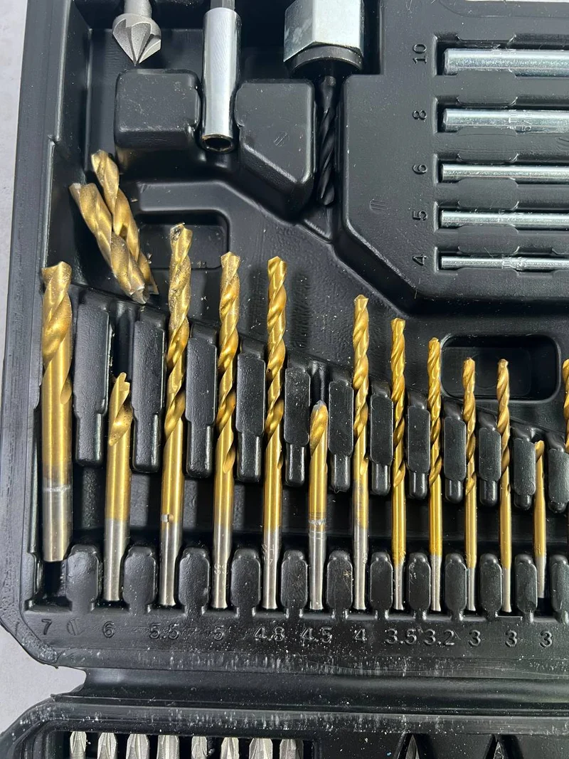 Bosch Titanium Pro Bohrer und Schraubendreher Bit Set 103-teilig ( 2608594070 ) - Beschädigt