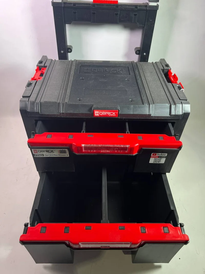 Qbrick System PRO Cart 2.0 Plus Drawer 2 mobile Box auf Rädern 520 x 415 x 660 mm 9,5 l 12 l abnehmbarer Doppelteleskopgriff - Beschädigt