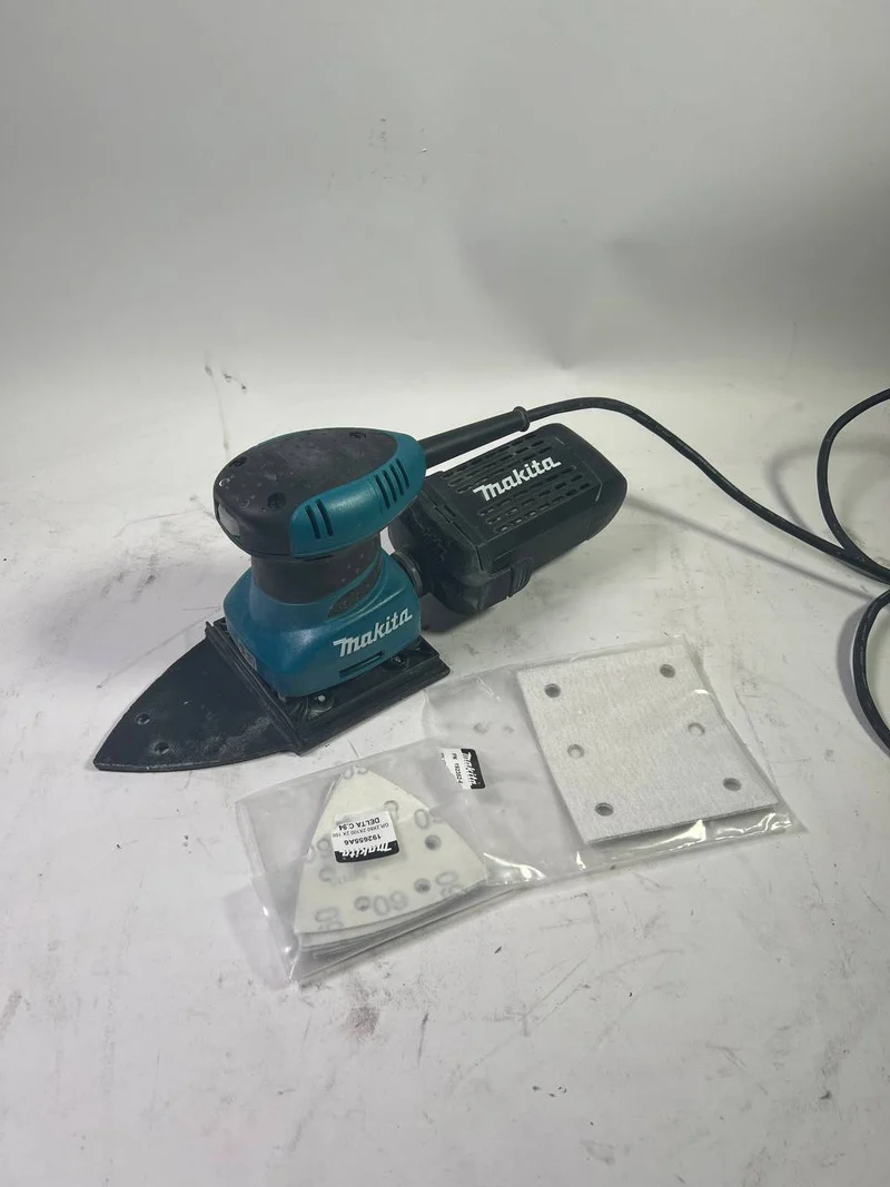 Makita BO 4565 K Schwingschleifer inkl. Schleifpapier-Set. im koffer - Stark Gebraucht