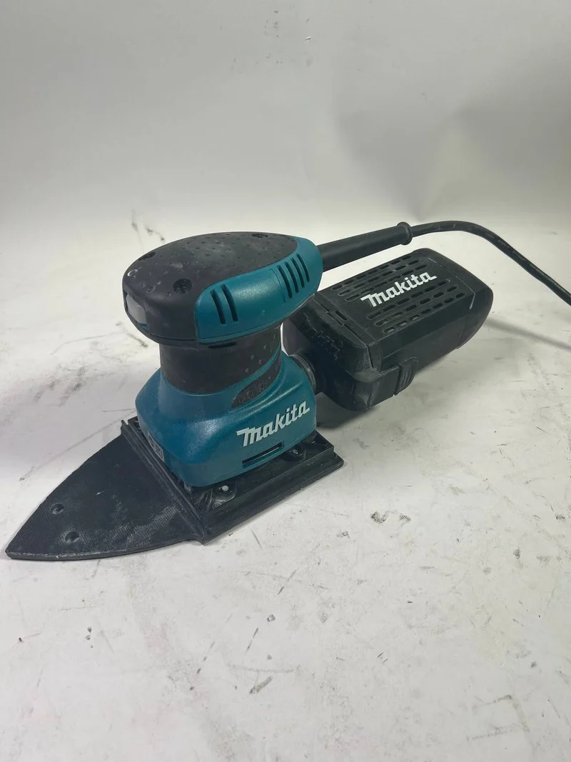 Makita BO 4565 K Schwingschleifer inkl. Schleifpapier-Set. im koffer - Stark Gebraucht