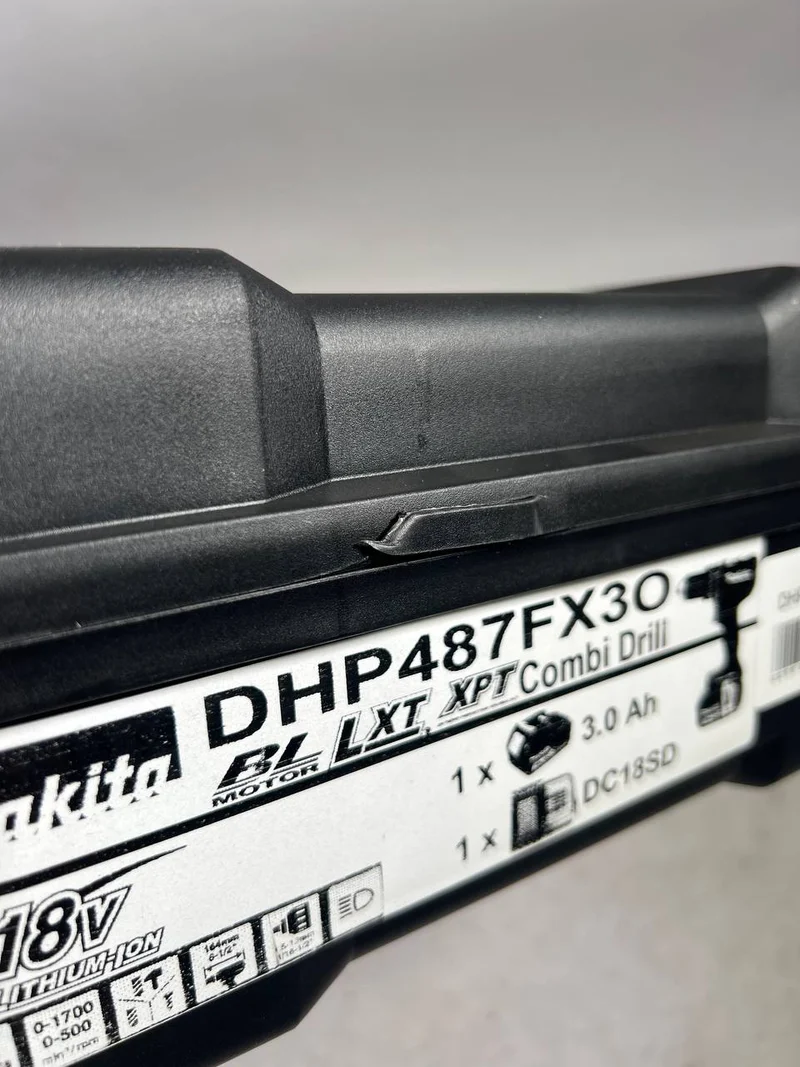 Makita Werkzeug Koffer 420 x 310 x 125 mm Schwarz für Schlagbohrschrauber DHP487 / Bohrschrauber DDF487 - Beschädigt
