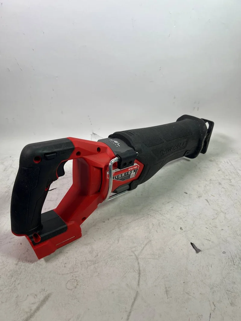 Milwaukee M18 FSZ-0 Akku Recipro Säbelsäge 18 V Brushless Solo - Leicht Gebraucht