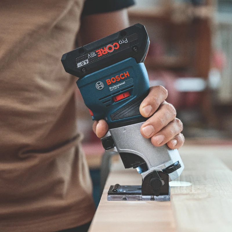 Bosch GKF 18V-8 Professional Akku Kantenfräse 18 V 8,0 mm Brushless ( 06016C2000 ) Solo - ohne Akku, ohne Ladegerät