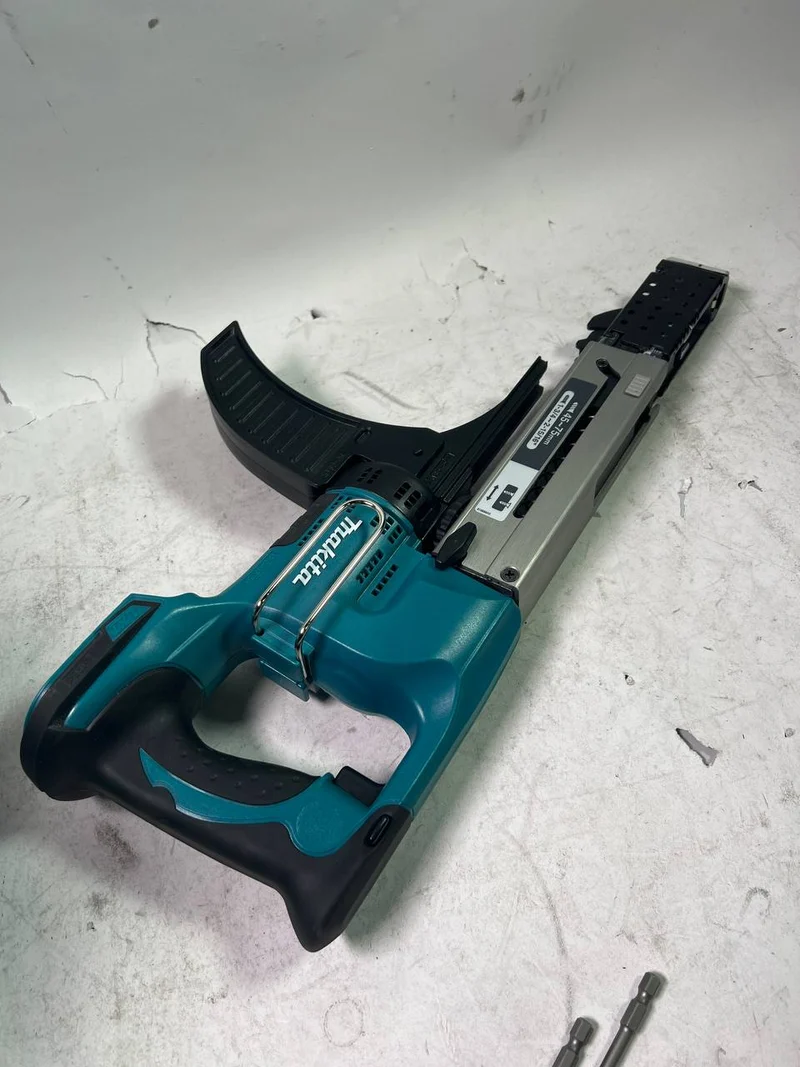 Makita DFR 750 Z Akku Magazinschrauber 18V 45-75mm Solo - Gebraucht