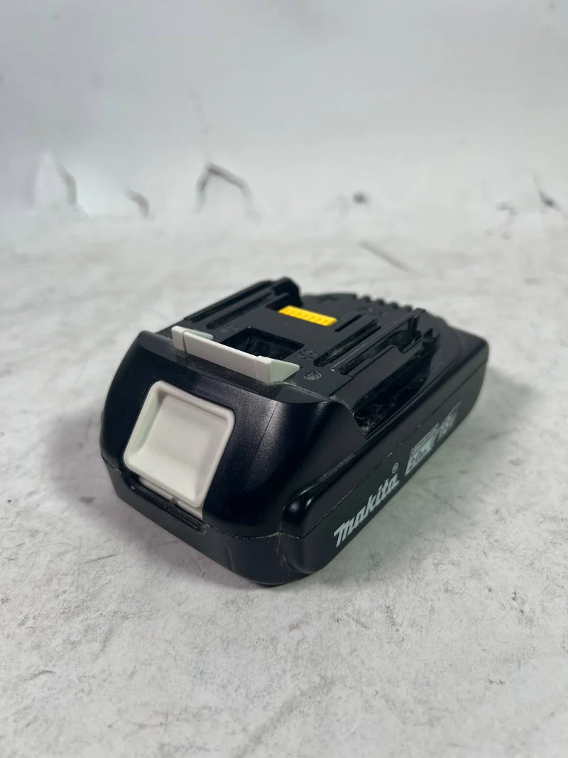 Makita BL 1820 18 V Li-Ion Akku mit 2 Ah - 2000mAh ( 632B42-4 ) - Beschädigt