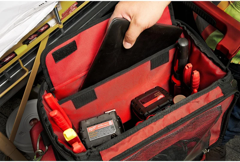 MILWAUKEE Technikertasche PACKOUT™ aus Ballistic-Nylon, 58 Fächer, B279xT432xH432mm