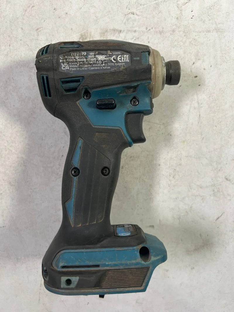 Makita DTD 172 Z Akku Schlagschrauber 18 V 180 Nm 1/4" Brushless Solo - Stark Gebraucht