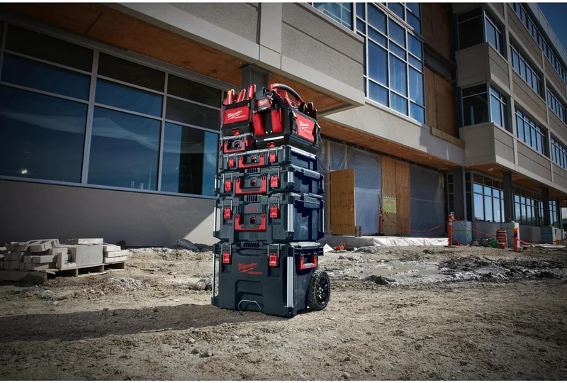 MILWAUKEE PACKOUT™ Trolleykoffer – 113 kg Nutzlast, IP65, 650 x 561 x 472 mm