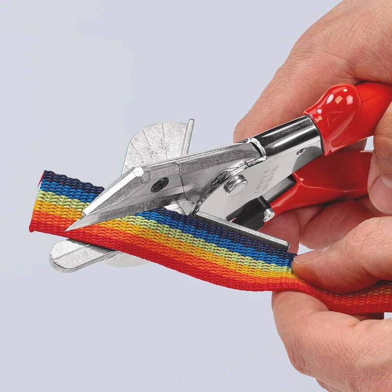 KNIPEX Gehrungsschere 215 mm – Präzise 45°-Schnitte für Kunststoff, Gummi & Holzprofile
