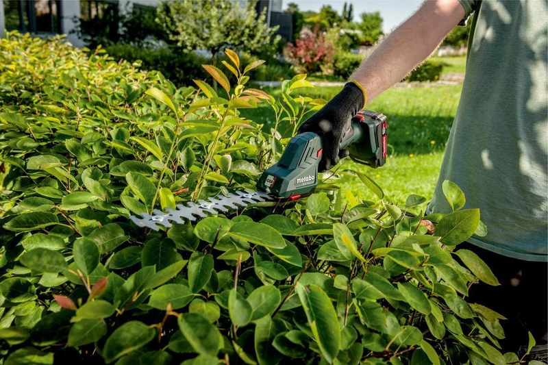 Metabo Akku-Strauch-/Grasschere SGS 18 LTX Q 18 V 20 cm – kabellos, werkzeugloser Messerwechsel