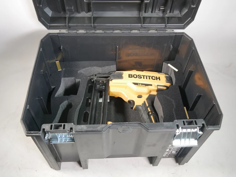 Bostitch BTCN 120 M2 18 V Akku 16GA Stauchkopfnagler+Lader+Box - „Herstellergeprüft & überholt“