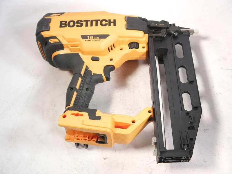 Bostitch BTCN 120 M2 18 V Akku 16GA Stauchkopfnagler+Lader+Box - „Herstellergeprüft & überholt“
