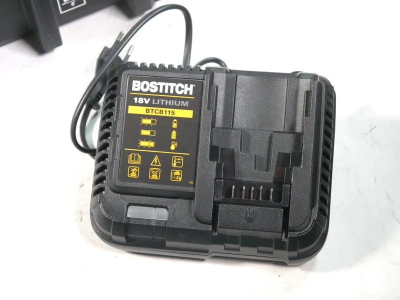 Bostitch BTCN 120 M2 18 V Akku 16GA Stauchkopfnagler+Lader+Box - „Herstellergeprüft & überholt“