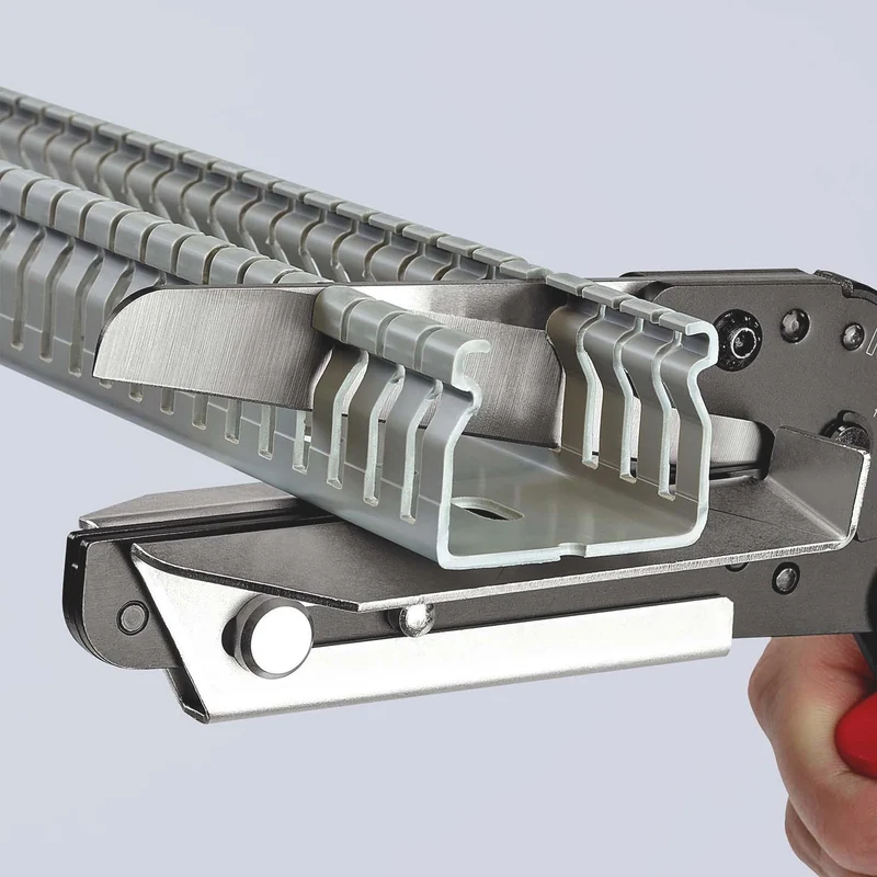 KNIPEX Kunststoffschere für Kabelkanäle bis 4 mm – Kniehebelübersetzung, 275 mm