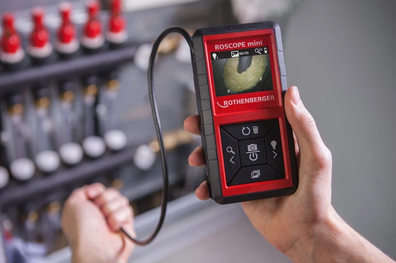 ROTHENBERGER ROSCOPE®mini Akku-Inspektionskamera 2 Zoll 320x240 8,5mm – für schwer zugängliche Stellen